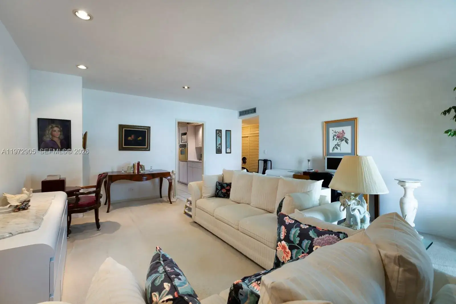 1 bedroom 1 bath Residential for sale at 1408 Brickell Bay Dr # 414, Miami FL 33131