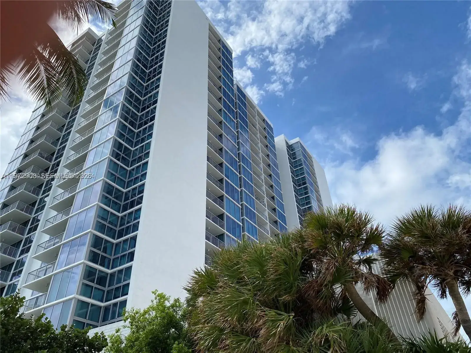 1 bedroom 2 bath Residential for sale at 2655 Collins Ave # 1404, Miami Beach FL 33140