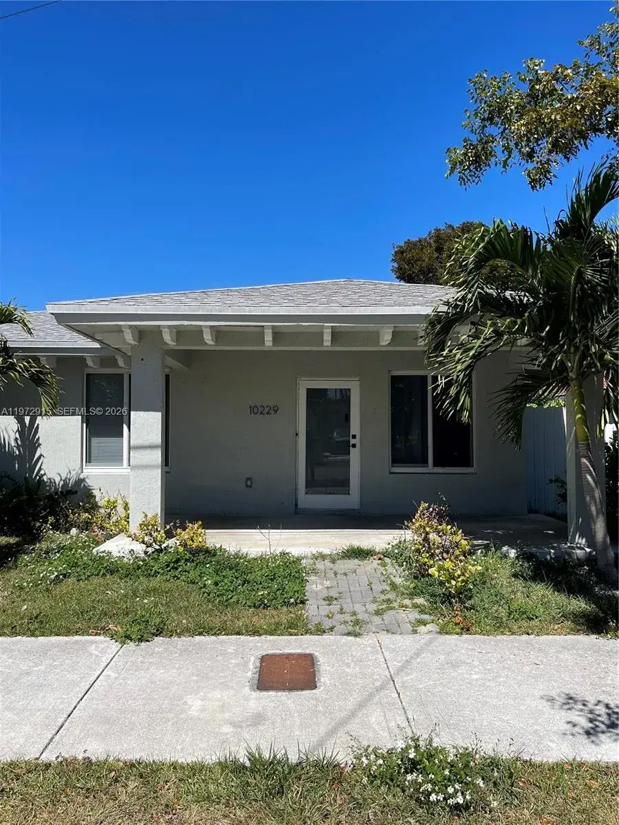 3 bedroom 2 bath Residential Lease for rent at 10229 SW 173rd St # 1, Miami FL 33157