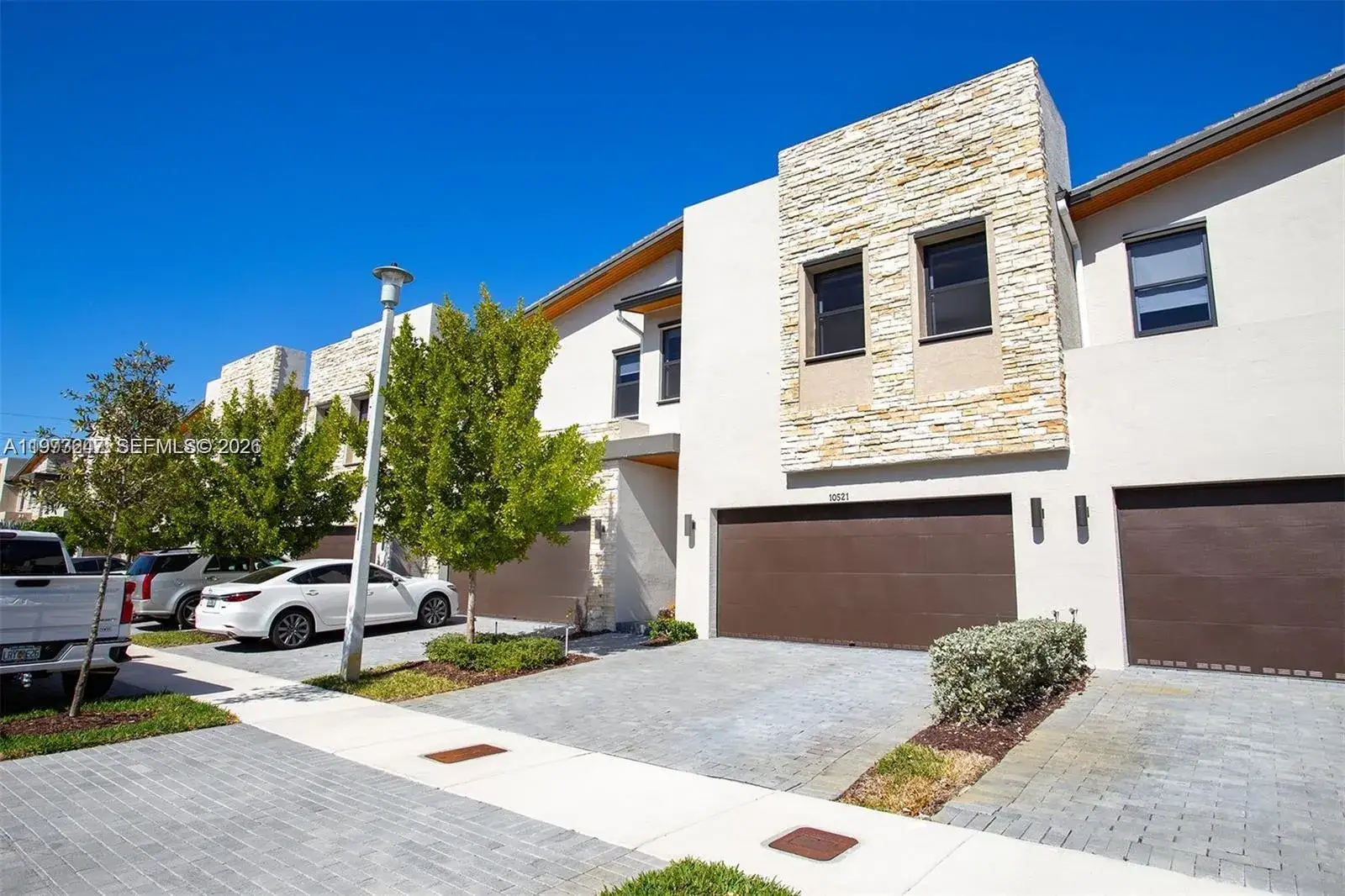 4 bedroom 3 bath Residential Lease for rent at 10521 NW 81st Ter, Doral FL 33178