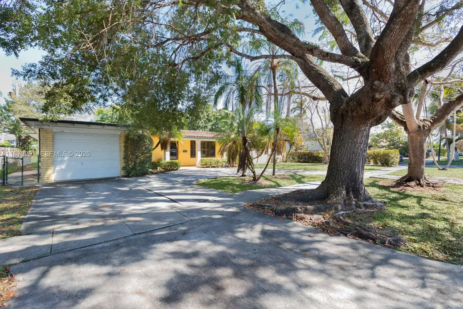 3 bedroom 3 bath Residential for sale at 3721 SW 58th Ave, Miami FL 33155
