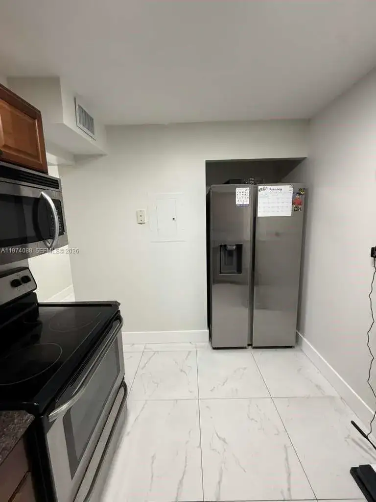 1 bedroom 1 bath Residential Lease for rent at 7727 SW 86th St # 303, Miami FL 33143