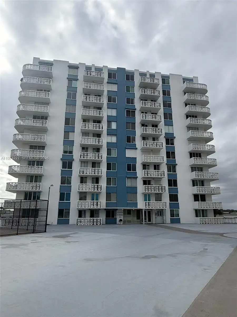 2 bedroom 2 bath Residential for sale at 925 N Halifax # 102, Daytona FL 32118