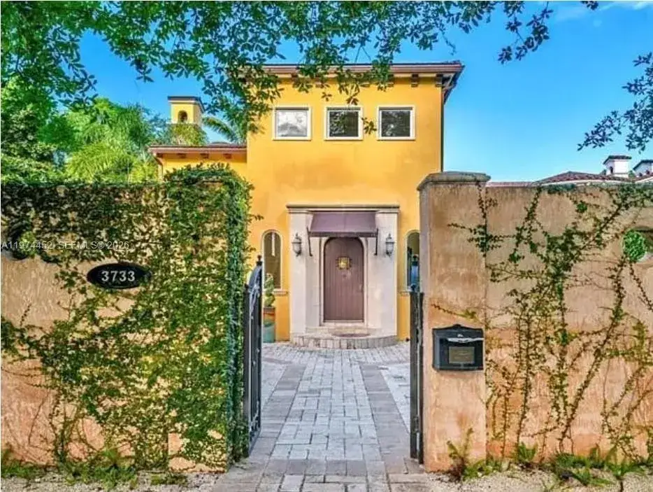 4 bedroom 4 bath Residential Lease for rent at 3733 Solana Rd, Miami FL 33133