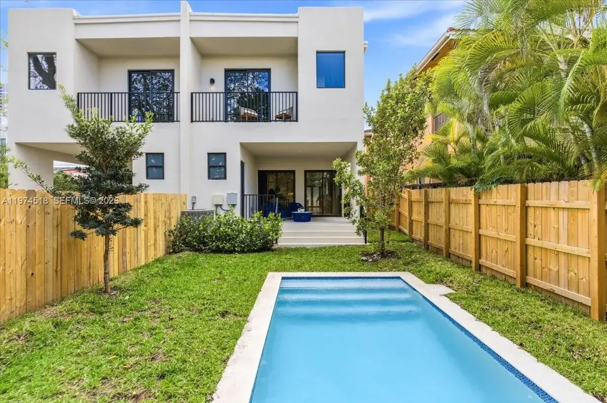 4 bedroom 5 bath Residential for sale at 2925 SW 36th Ave, Miami FL 33133