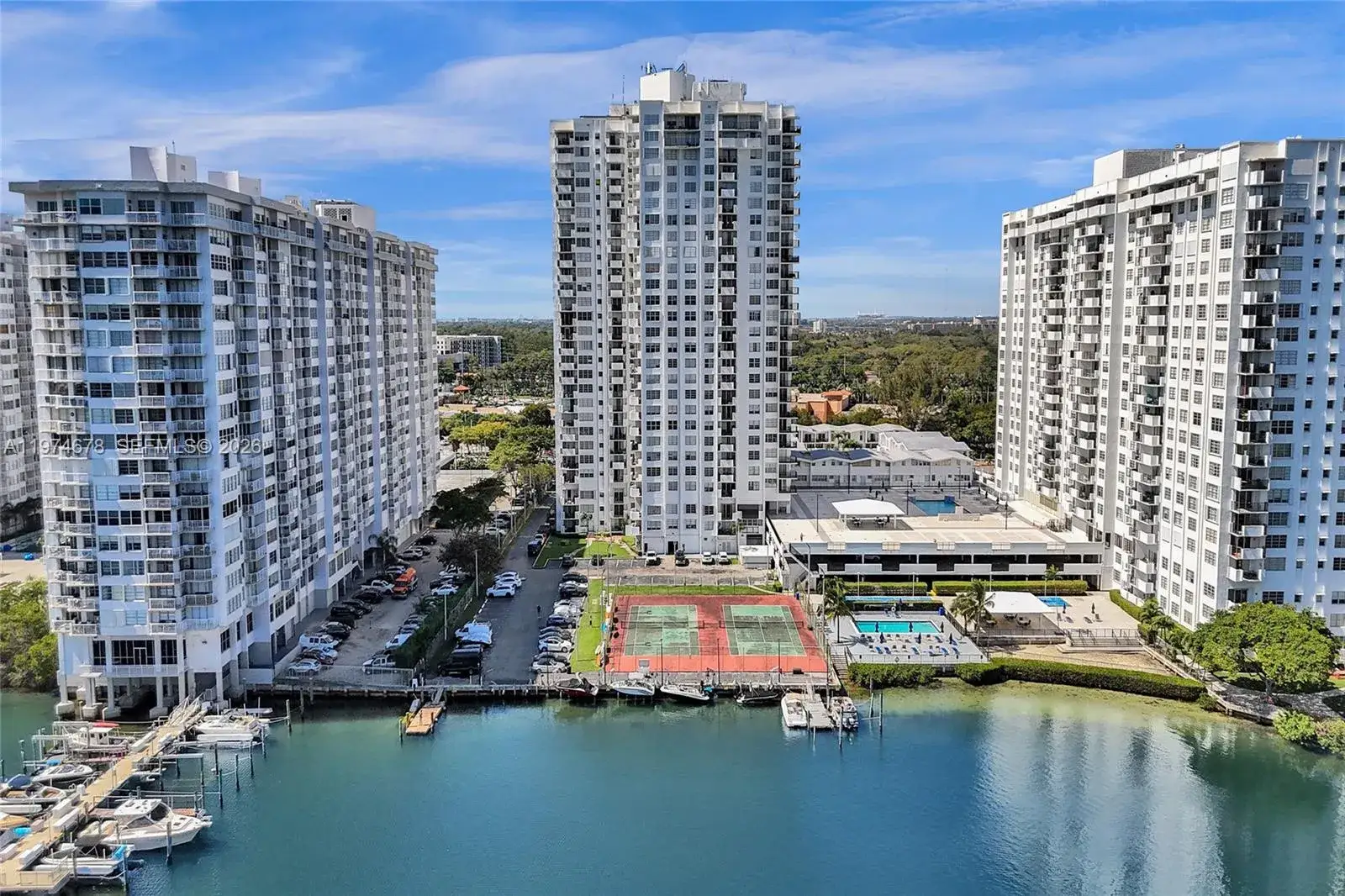 1 bedroom 1 bath Residential for sale at 2750 NE 183rd St # 406, Aventura FL 33160
