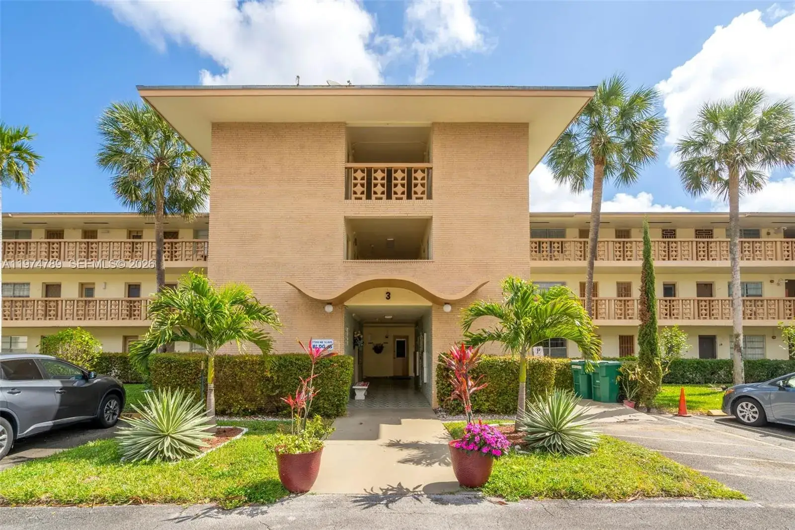 1 bedroom 1 bath Residential for sale at 17050 NE 14th Ave # 106, Miami FL 33162