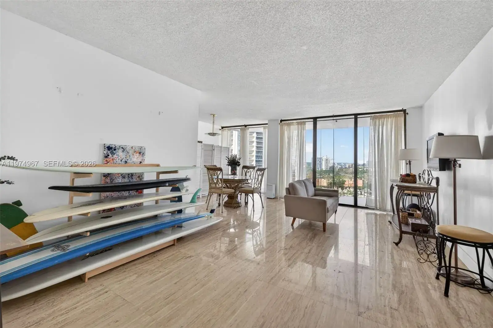 1 bedroom 1 bath Residential for sale at 19355 Turnberry Way # 17C, Aventura FL 33180