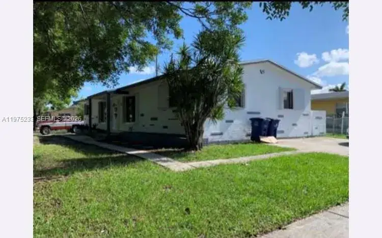 2 bedroom 1 bath Residential Lease for rent at 401 SW 8th St # A, Hallandale Beach FL 33009