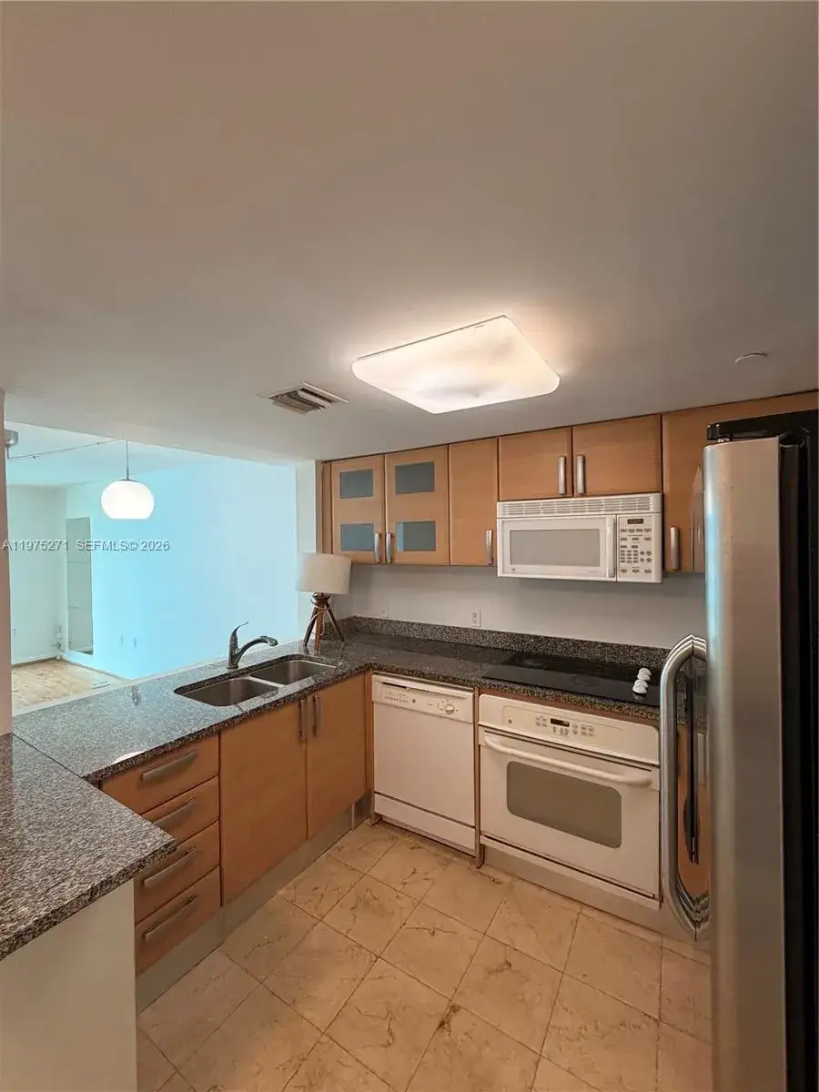 1 bedroom 1 bath Residential for sale at 2101 Brickell Ave # 502, Miami FL 33129