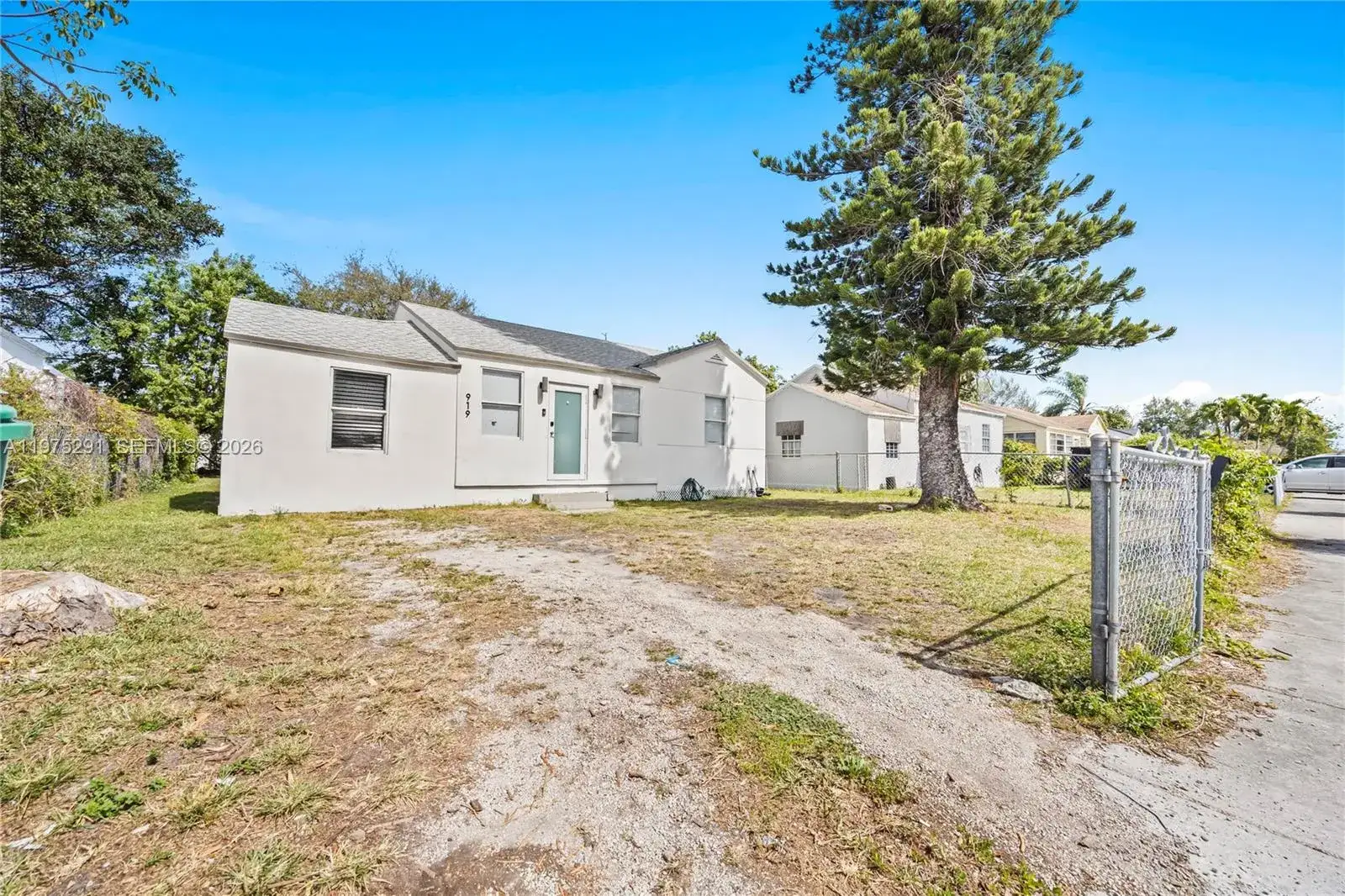 3 bedroom 2 bath Residential Lease for rent at 919 NW 66th St, Miami FL 33150