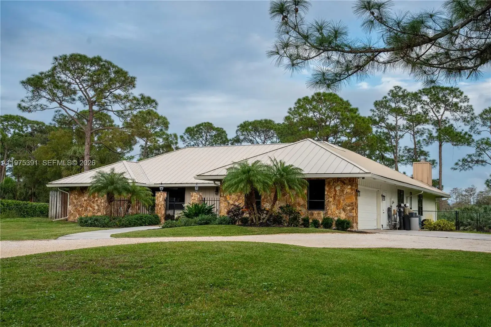 4 bedroom 4 bath Residential for sale at 1872 SE Colony Way, Jupiter FL 33478