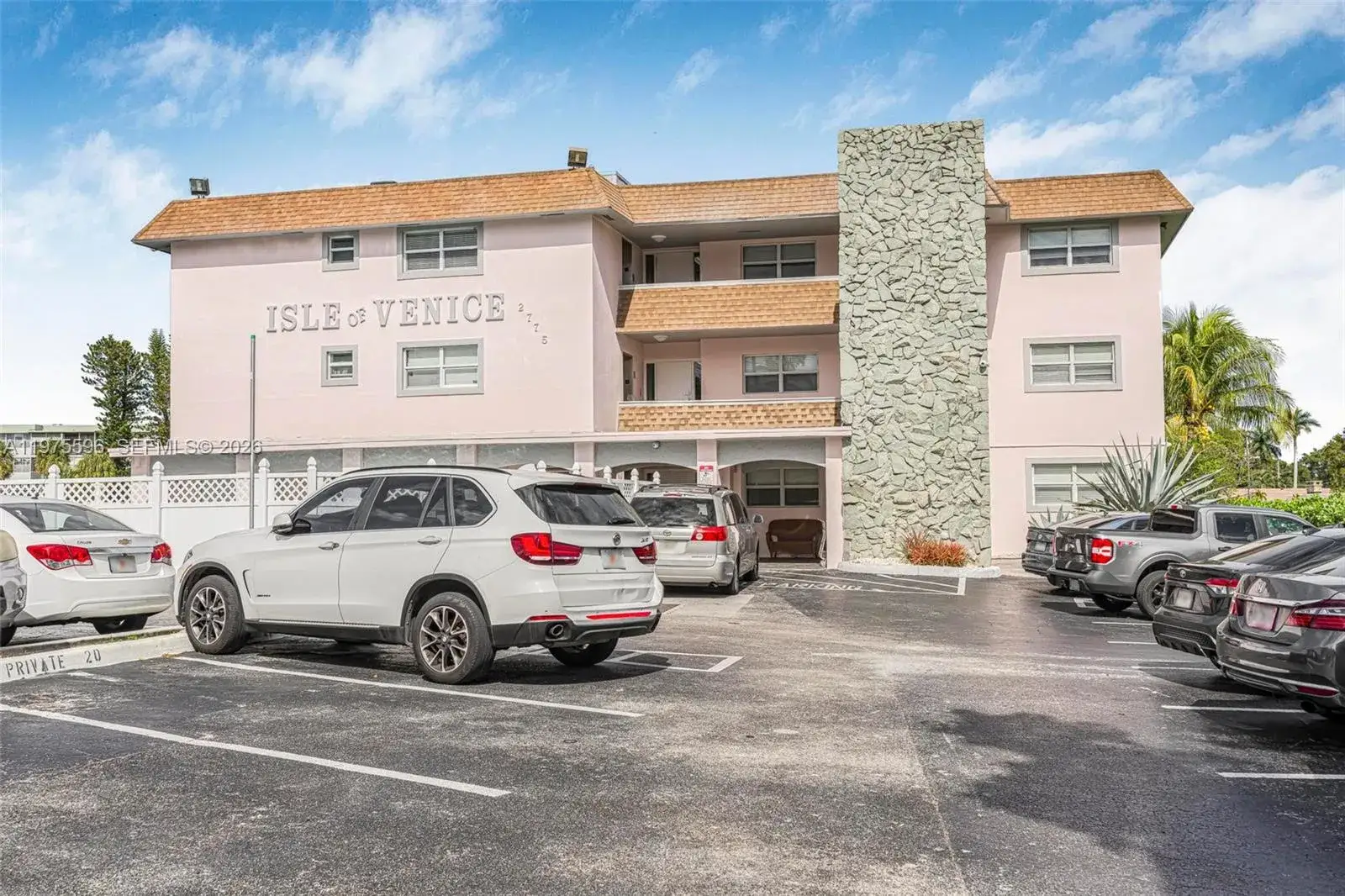 2 bedroom 1 bath Residential Lease for rent at 2775 Taft St # 301, Hollywood FL 33020