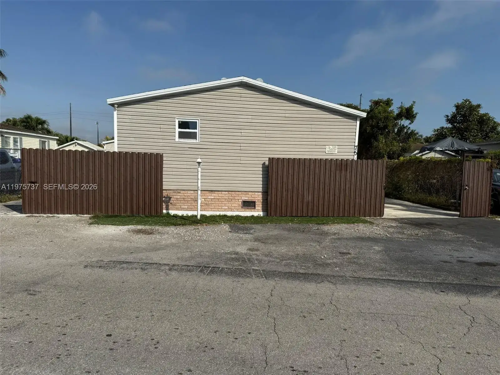 3 bedroom 2 bath Residential for sale at 220 NE 12th Ave, Homestead FL 33030