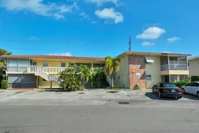 1 bedroom 1 bath Residential for sale at 2101 NE 68th St # 103, Fort Lauderdale FL 33308