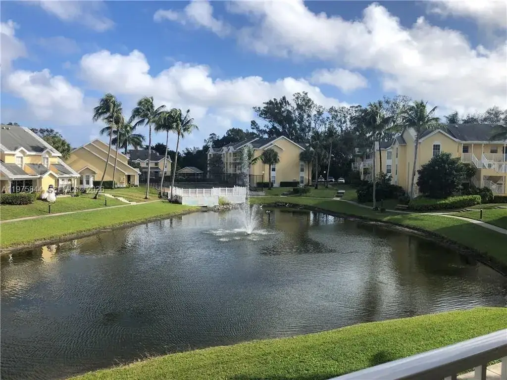 1 bedroom 1 bath Residential Lease for rent at 6355 La Costa Dr # G, Boca Raton FL 33433