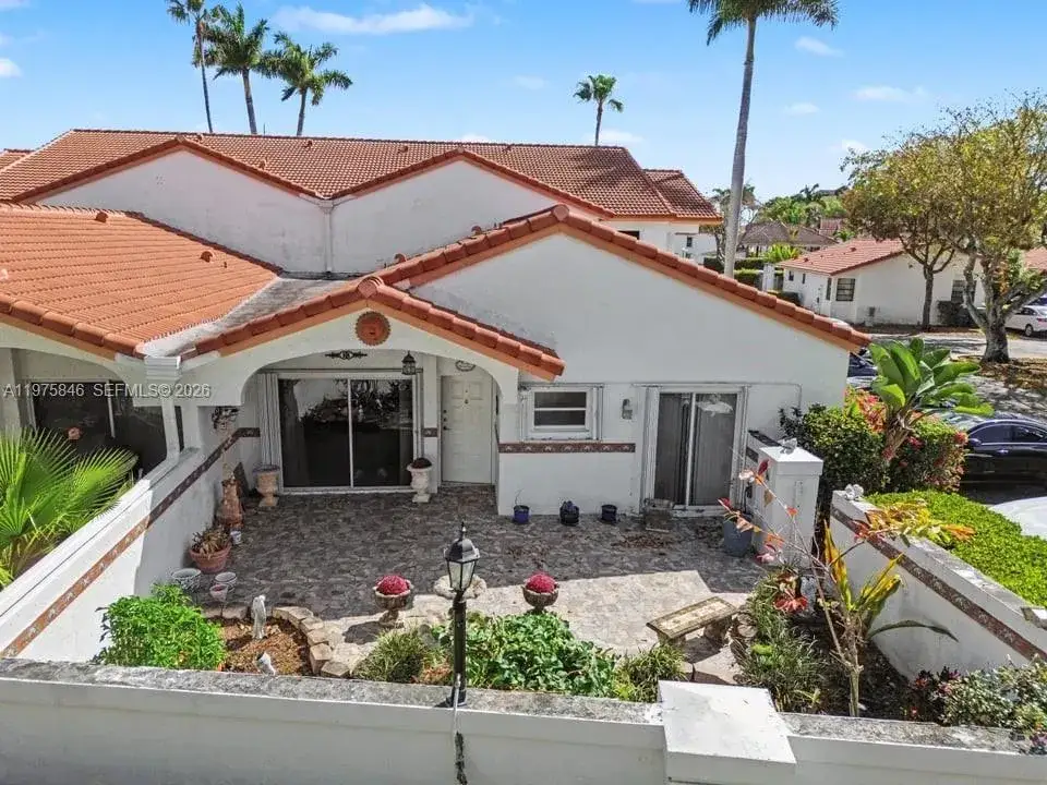 3 bedroom 2 bath Residential for sale at 15390 SW 76th Ter # 105, Miami FL 33193