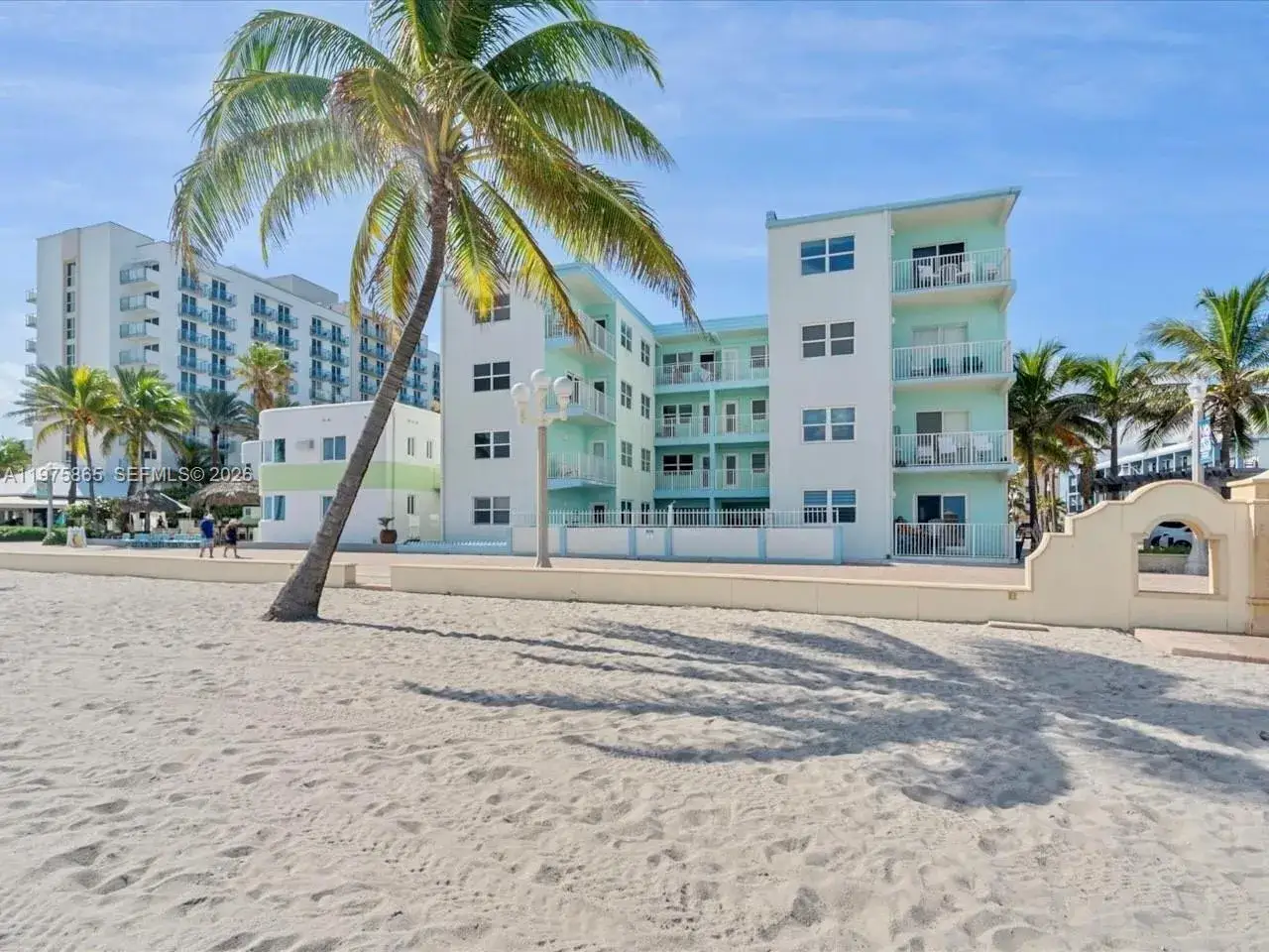 1 bedroom 1 bath Residential for sale at 2600 N Surf Rd # 403, Hollywood FL 33019