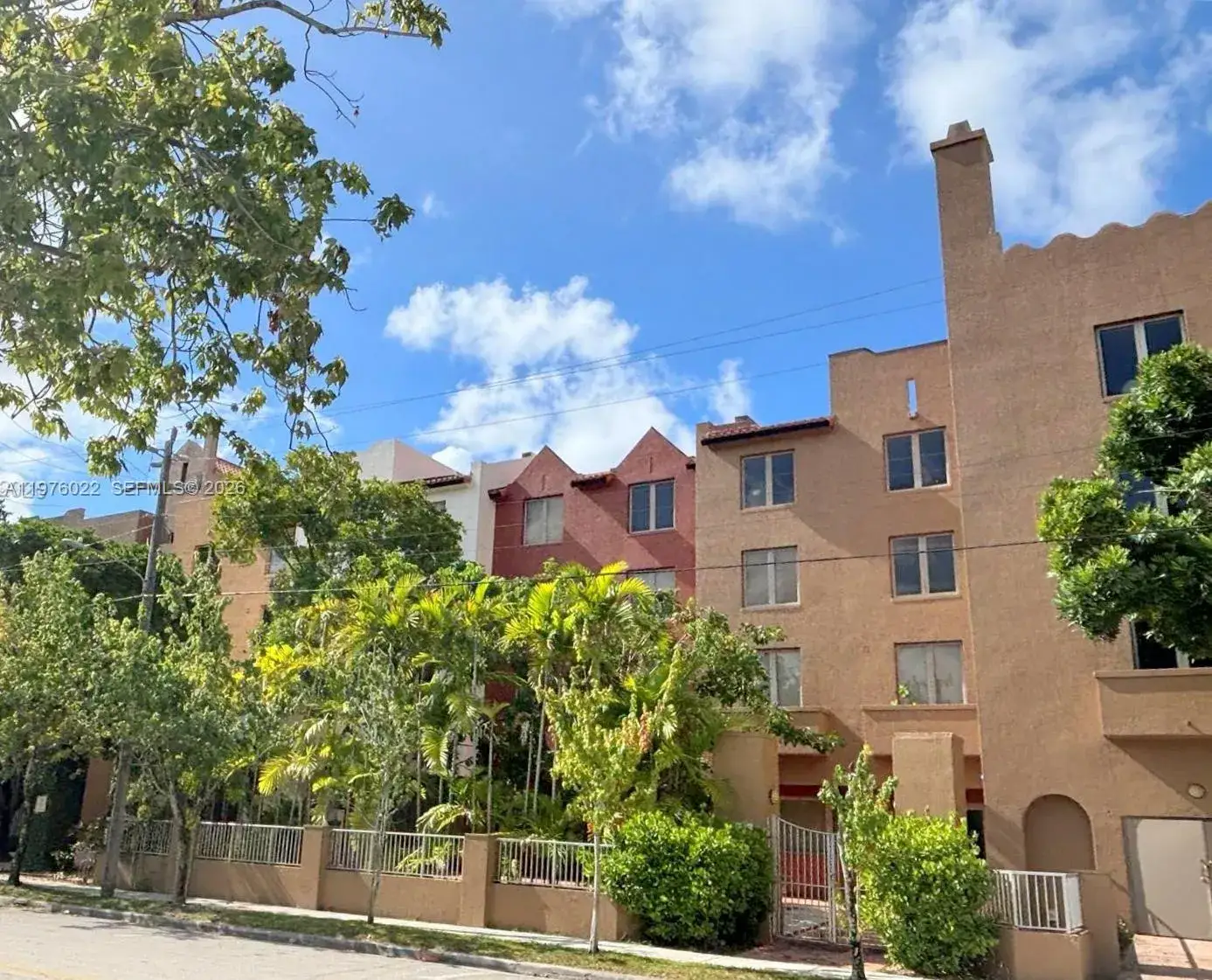 1 bedroom 1 bath Residential for sale at 2630 SW 28th St (Overbrook) # 51, Miami FL 33133