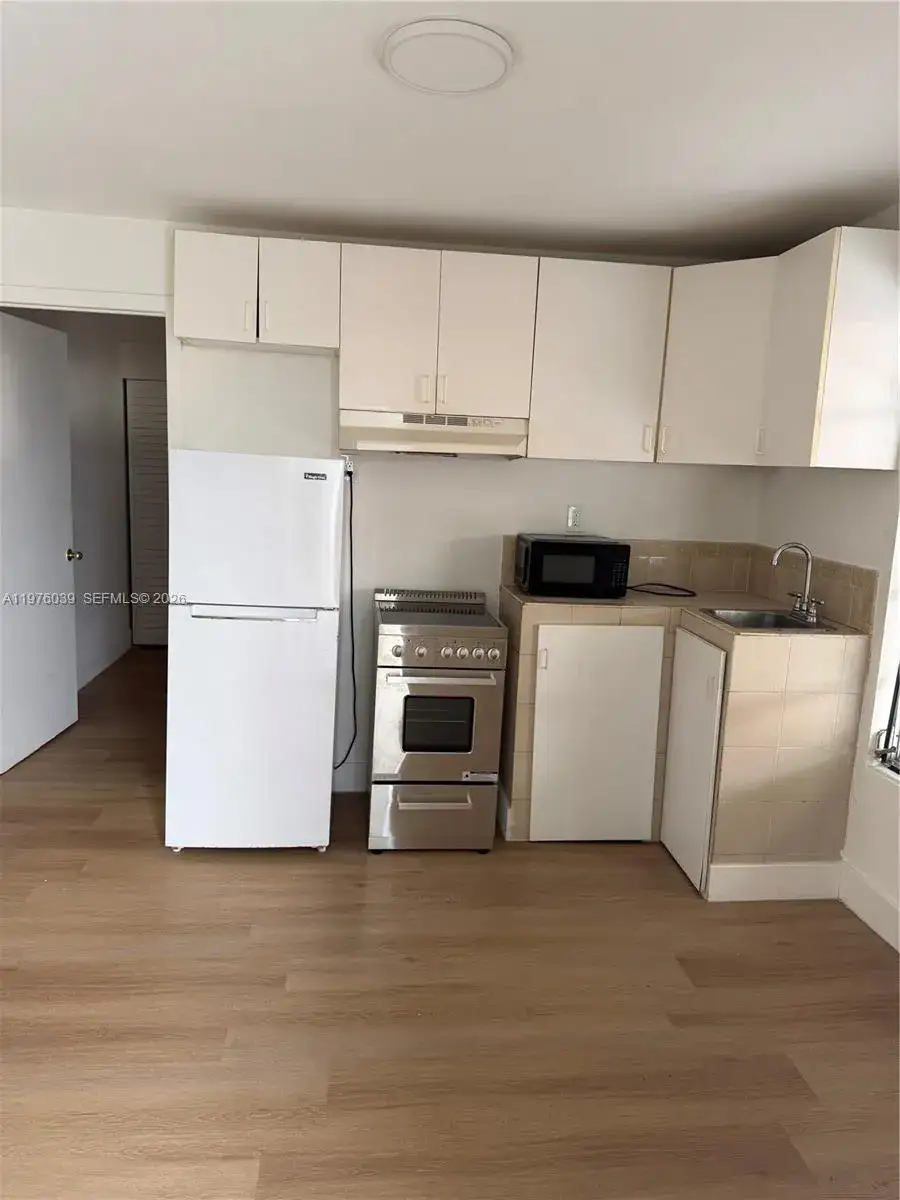 1 bedroom 1 bath Residential Lease for rent at 2920 SW 79th Ave, Miami FL 33155