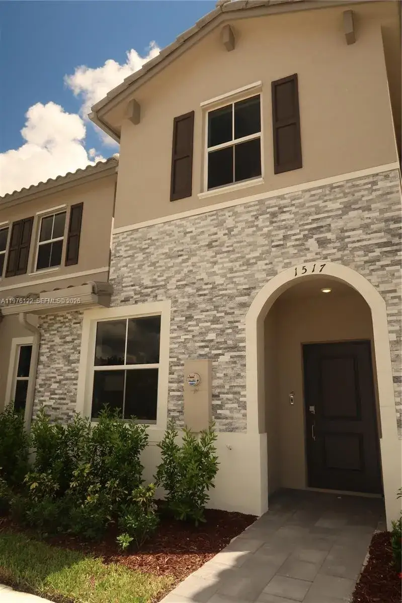 3 bedroom 2 bath Residential Lease for rent at 1517 SE 27th Rd, Homestead FL 33035