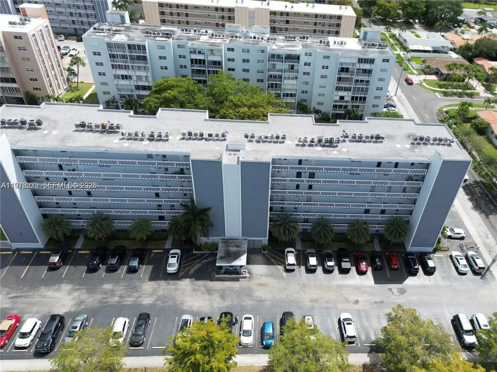 1 bedroom 1 bath Residential Lease for rent at 320 NE 12th Ave # 703, Hallandale Beach FL 33009