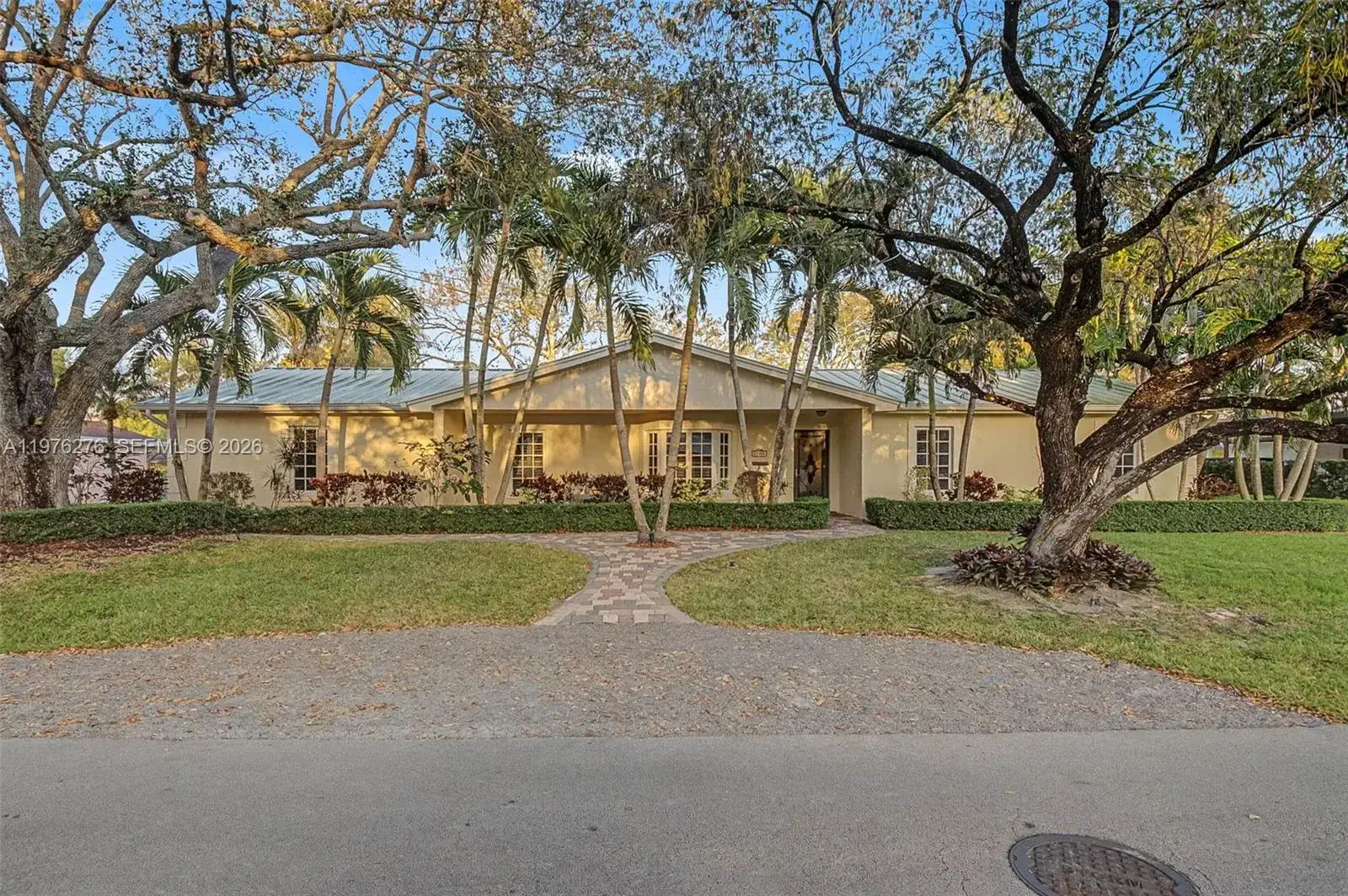 5 bedroom 4 bath Residential for sale at 15401 SW 81 Av, Palmetto Bay FL 33157
