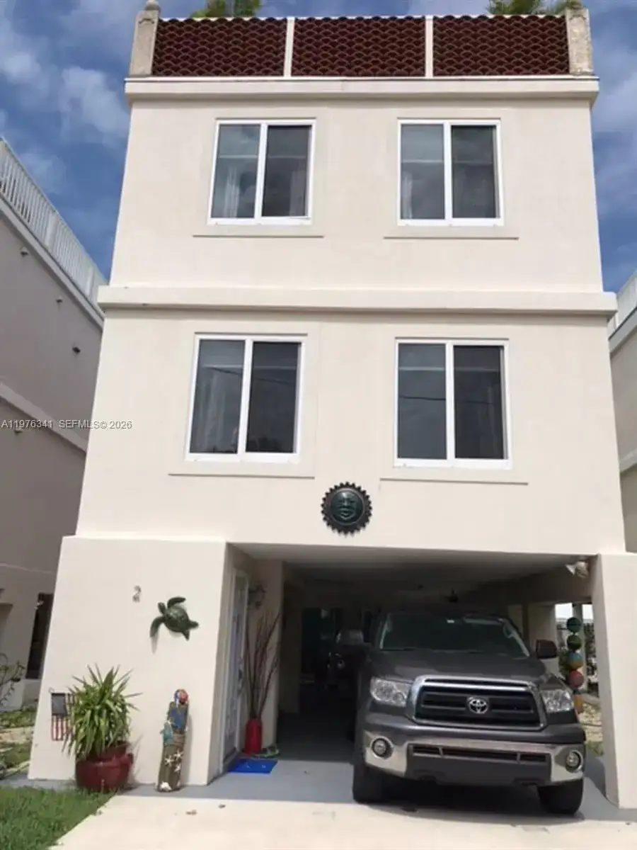 3 bedroom 3 bath Residential for sale at 12400 Overseas Hwy, Marathon FL 33050