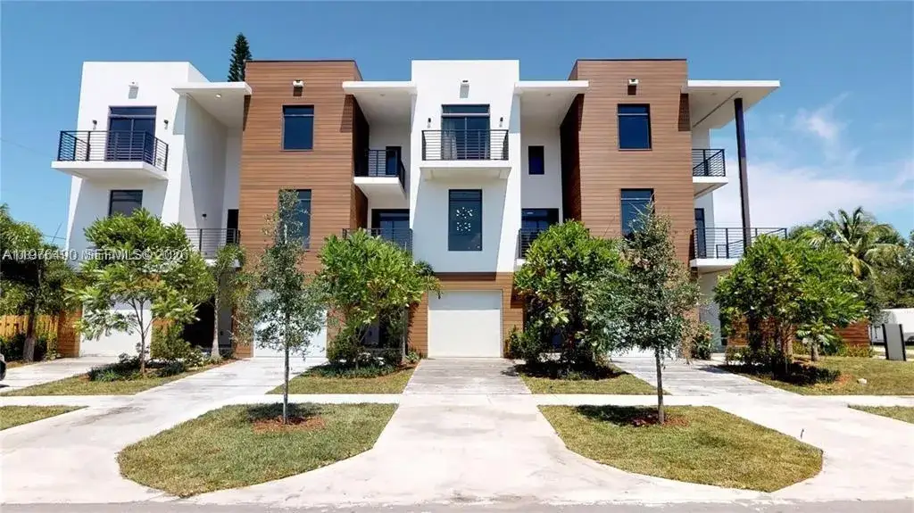 Residential Income for sale at 1501 N 17th Ave, Hollywood FL 33020