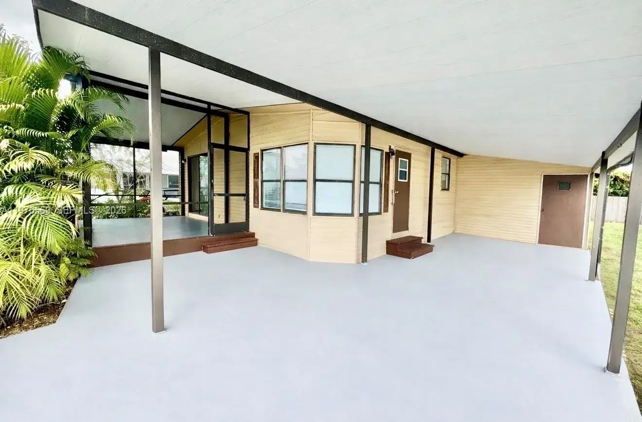 2 bedroom 2 bath Residential for sale at 6156 Seashore Drive, Atlantis FL 33462