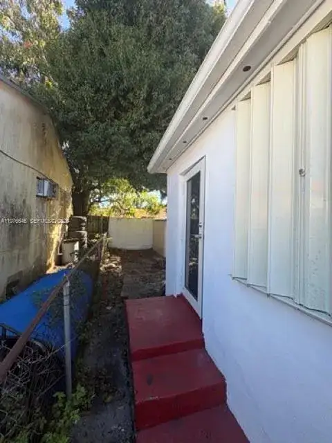 1 bedroom 1 bath Residential Lease for rent at 2276 SW 2nd St # 2276, Miami FL 33135