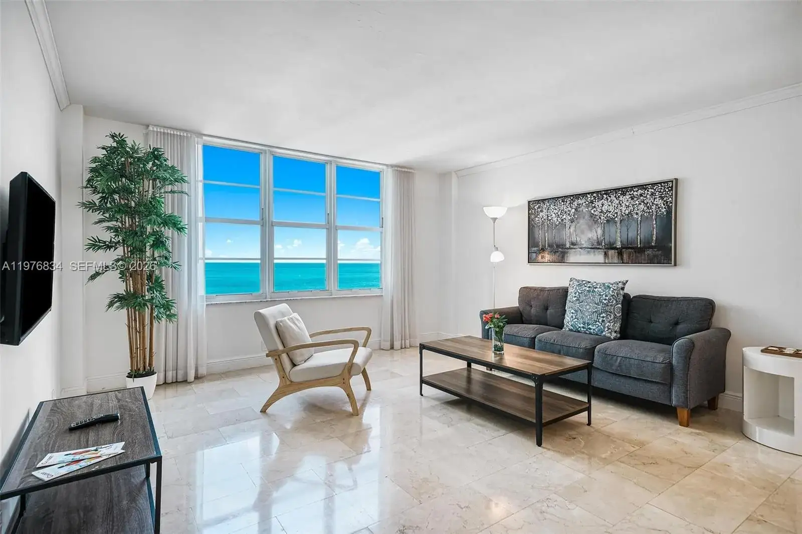 1 bedroom 1 bath Residential Lease for rent at 5101 Collins Ave # 11L, Miami Beach FL 33140