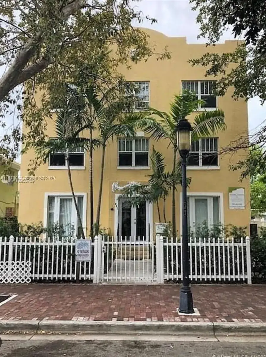 2 bedroom 1 bath Residential Lease for rent at 843 SW 13th AV # 201, Miami FL 33135