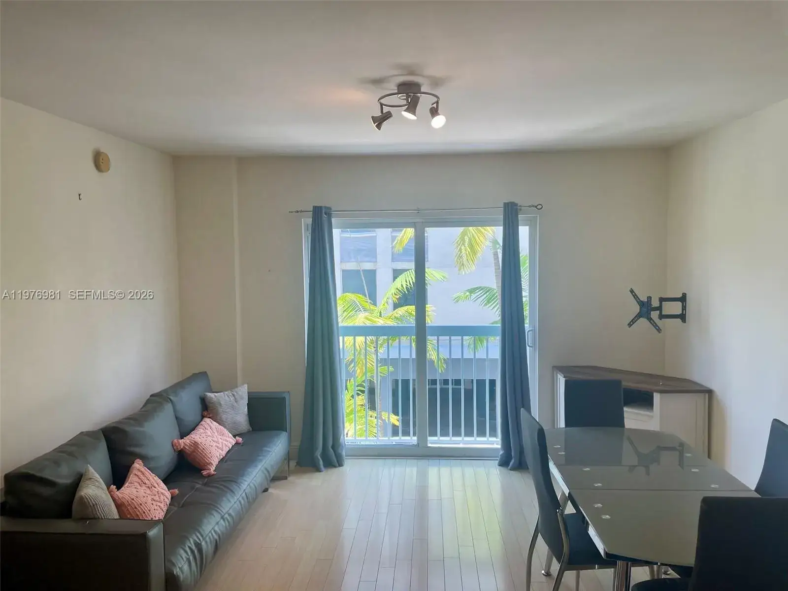 1 bedroom 1 bath Residential for sale at 2740 SW 28th Ter # 304, Miami FL 33133