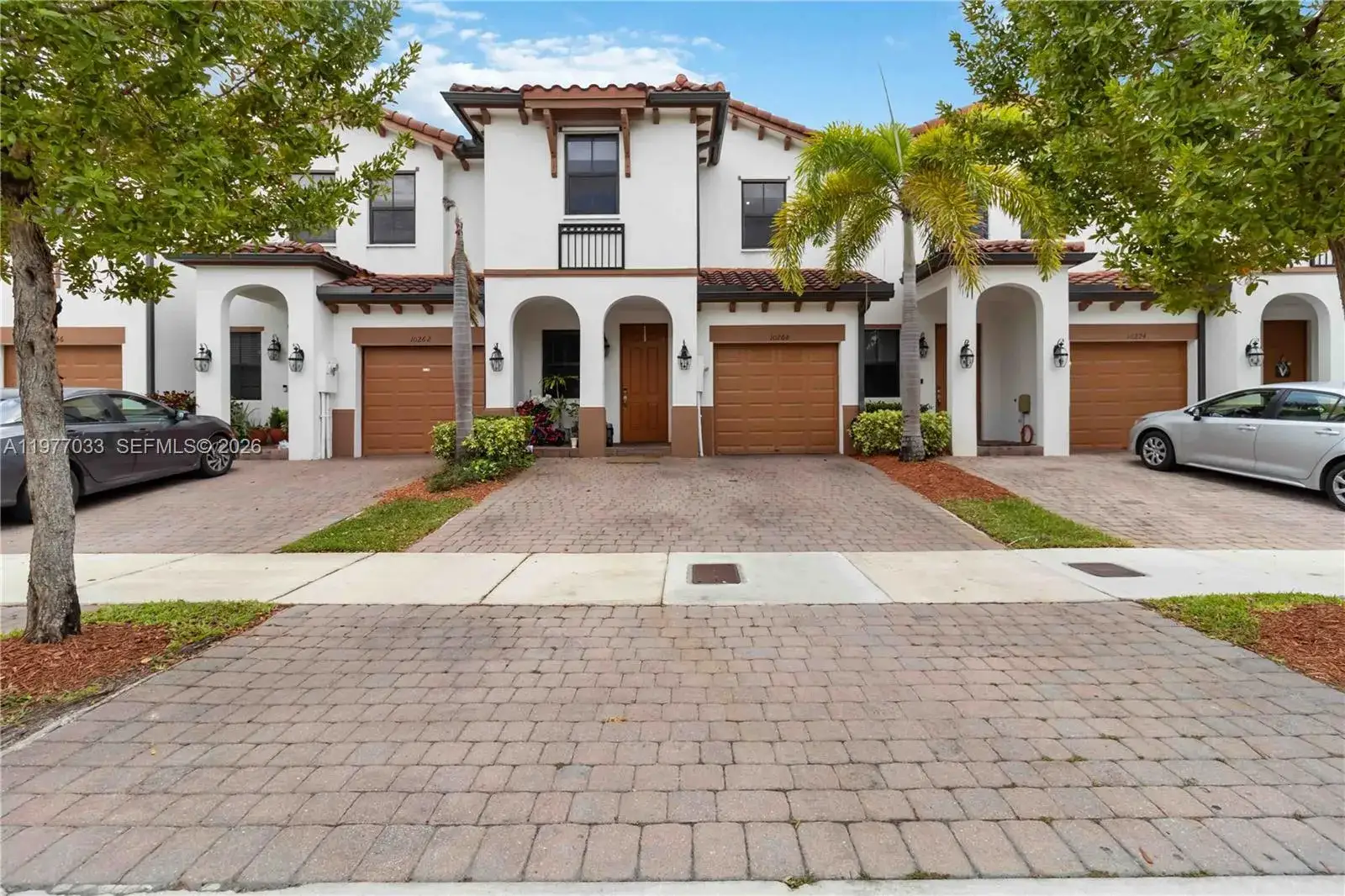 4 bedroom 3 bath Residential for sale at 10268 NW 88th Ter, Doral FL 33178