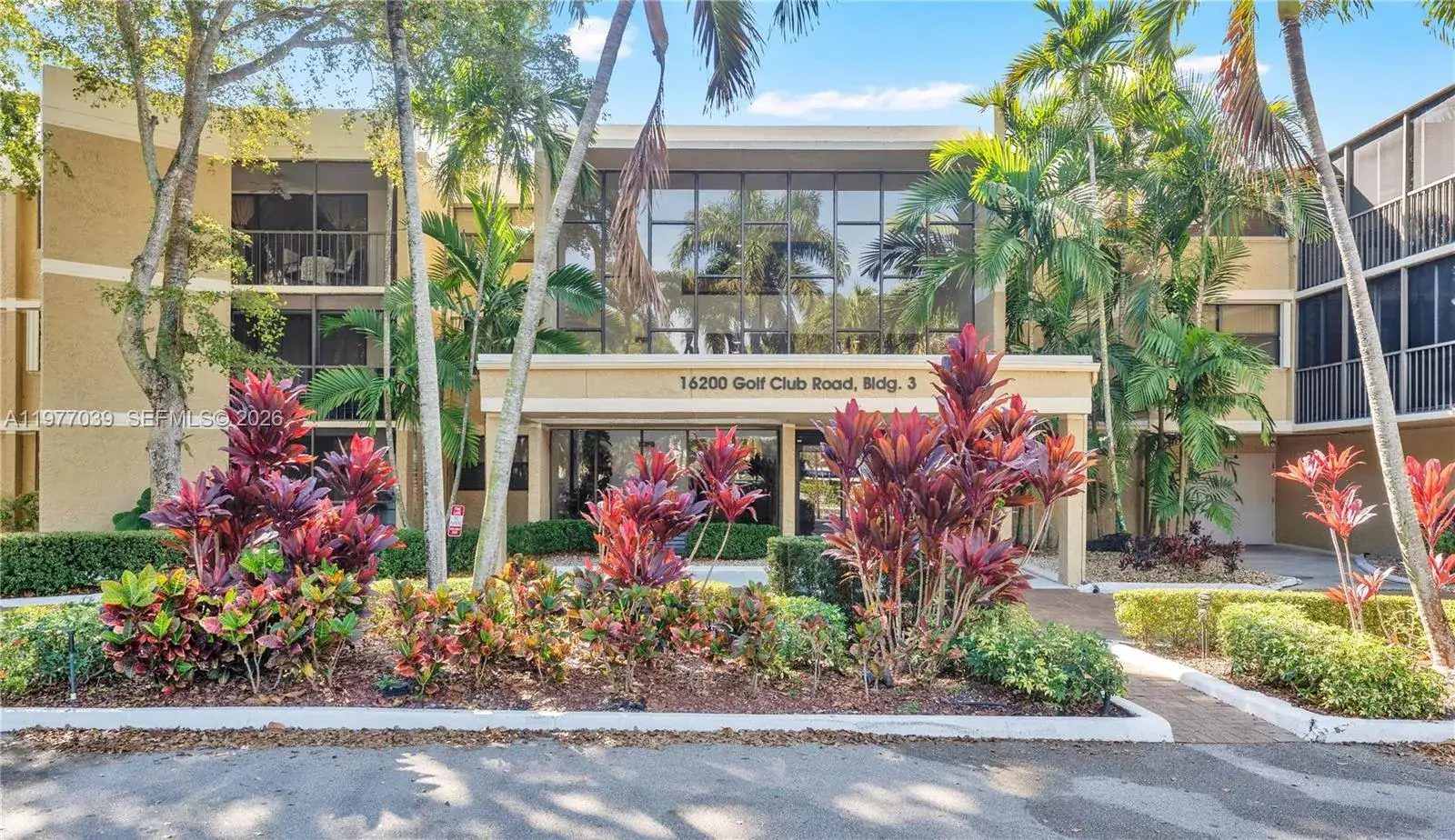 2 bedroom 2 bath Residential for sale at 16200 Golf Club Rd # 102, Weston FL 33326