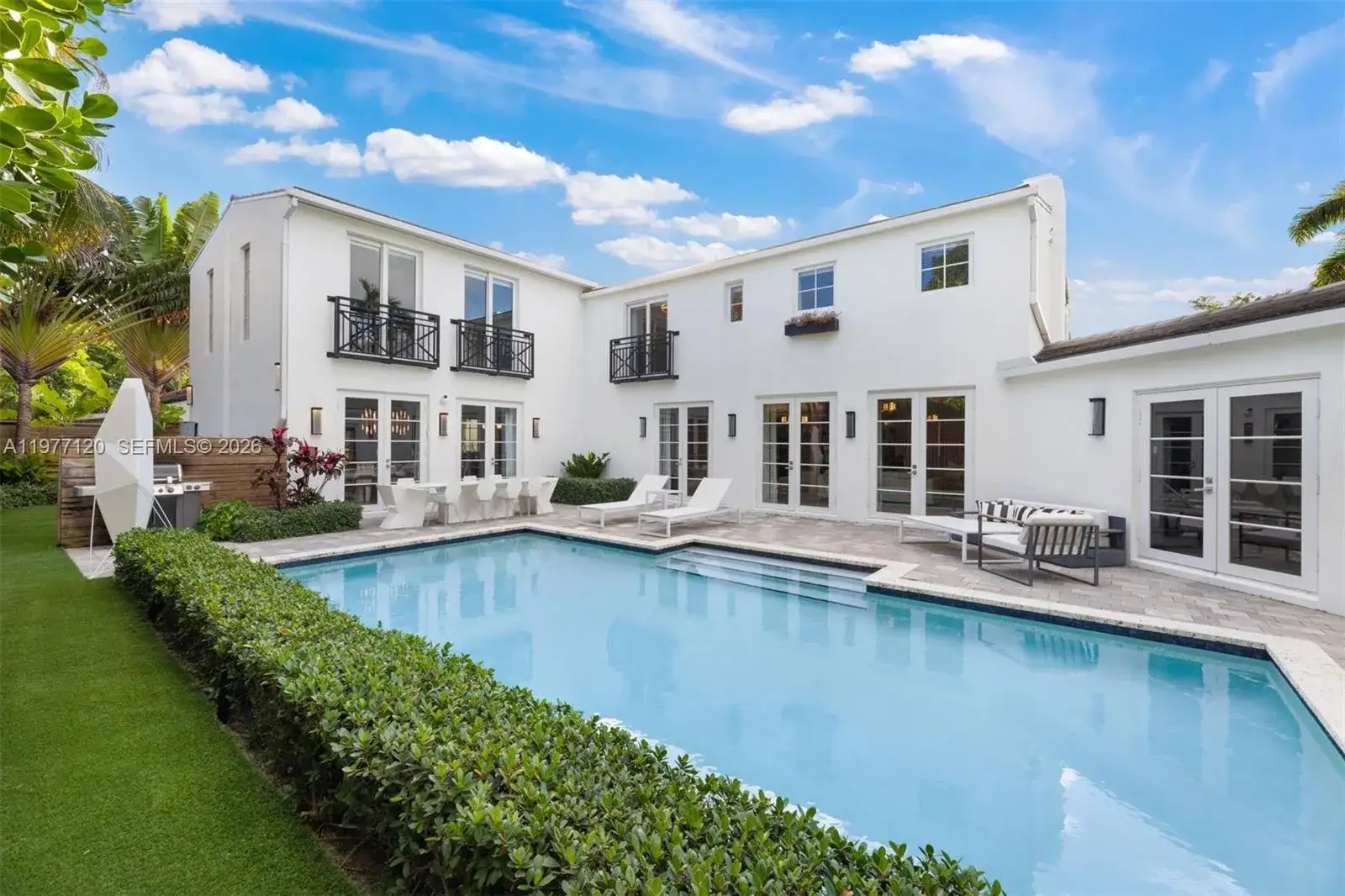 6 bedroom 6 bath Residential for sale at 2887 Pine Tree Dr, Miami Beach FL 33140