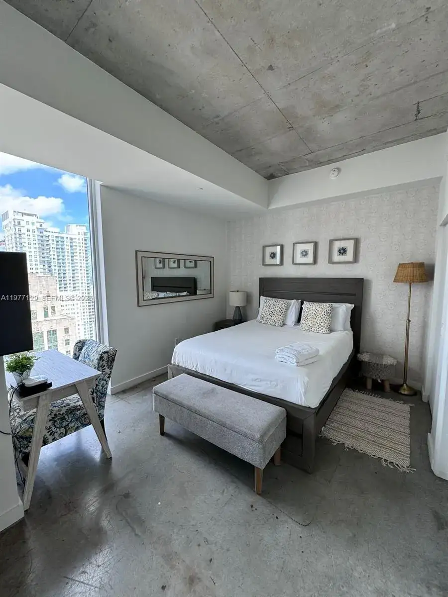 1 bedroom 1 bath Residential for sale at 151 SE 1st St # 2406, Miami FL 33131
