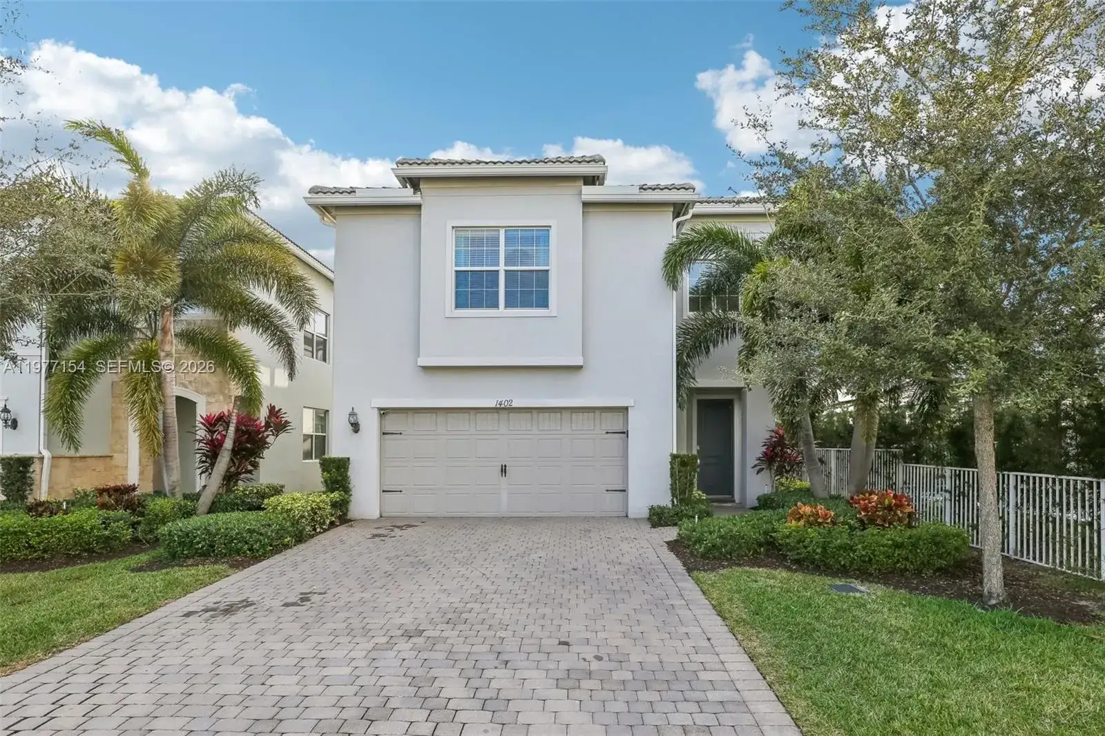 3 bedroom 2 bath Residential for sale at 1402 Myrtle Oak Ter, Hollywood FL 33021