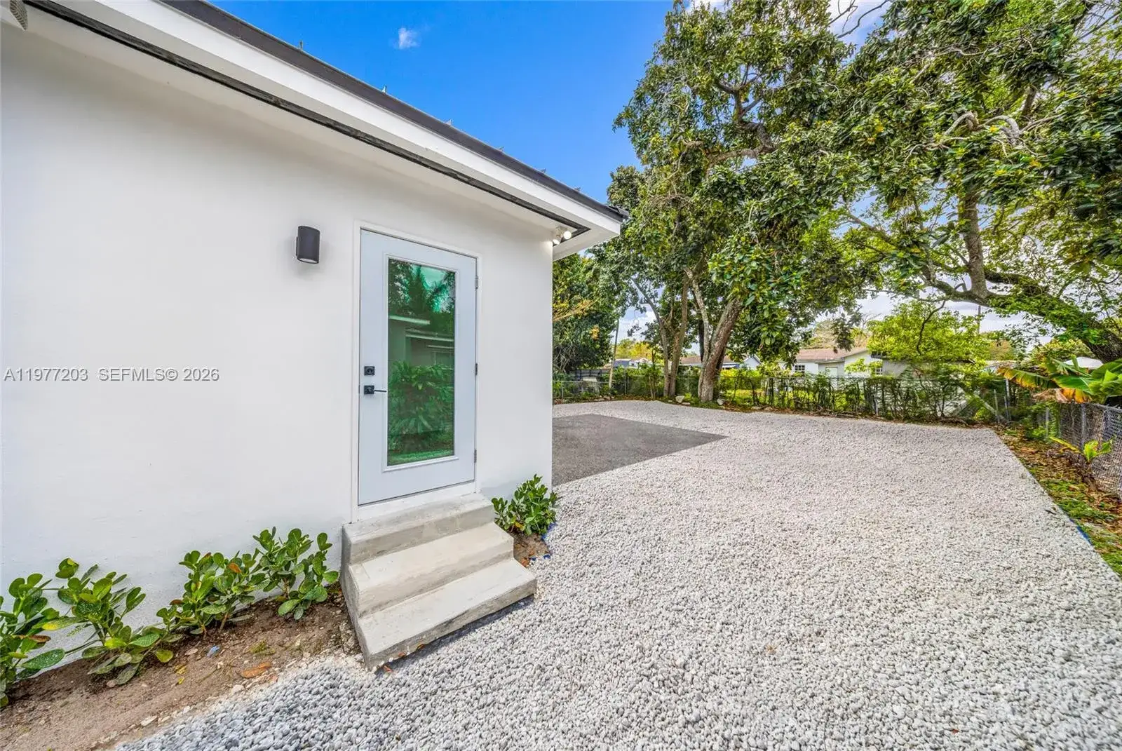 1 bedroom 1 bath Residential Lease for rent at 250 NW 98th St # R, Miami FL 33150