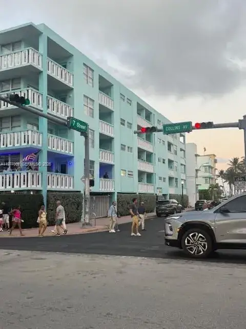 1 bedroom 1 bath Residential Lease for rent at 701 Collins Ave # 2B, Miami Beach FL 33139