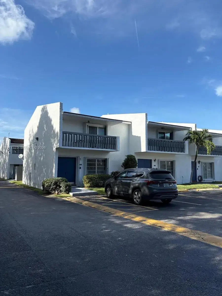 3 bedroom 3 bath Residential for sale at 17180 SW 94th Ave # 701, Palmetto Bay FL 33157