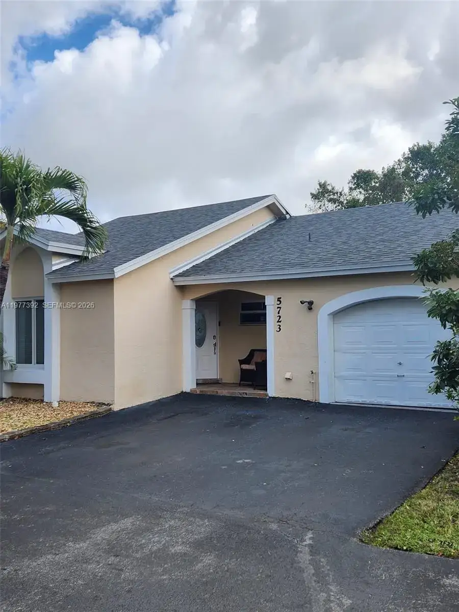 3 bedroom 2 bath Residential for sale at 5723 NW 100th Ct, Doral FL 33178