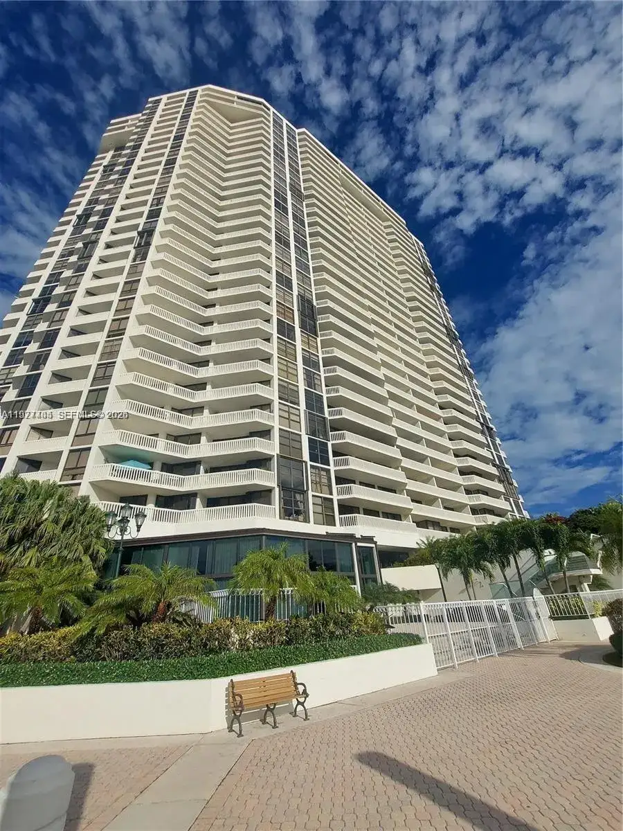 2 bedroom 2 bath Residential for sale at 1000 W Island Blvd # 508, Aventura FL 33160