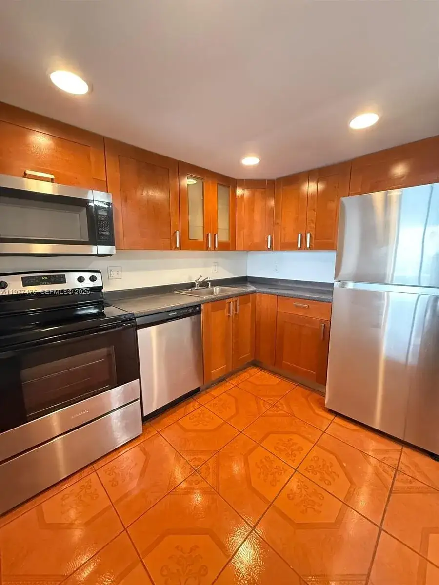 2 bedroom 2 bath Residential Lease for rent at 13499 Biscayne Blvd # 1114, North Miami FL 33181