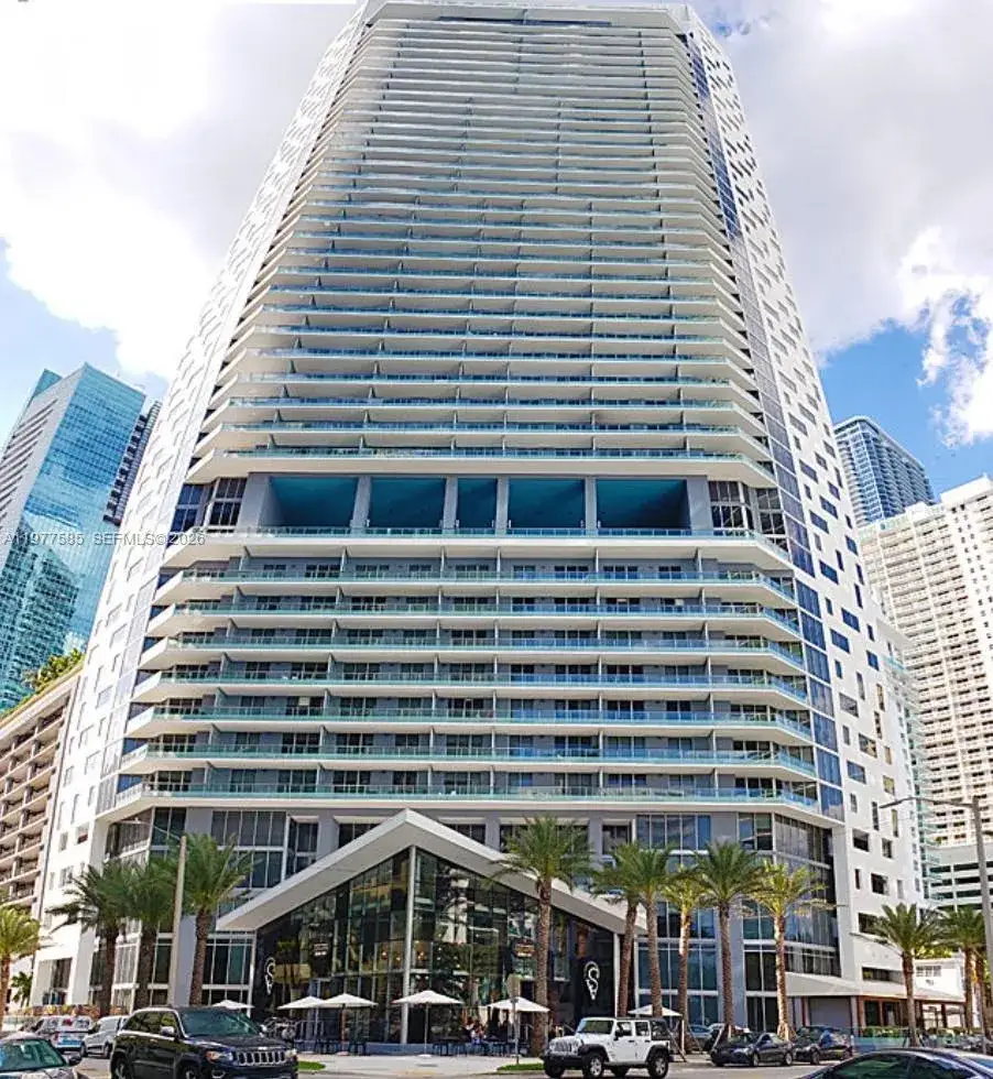 1 bath Residential Lease for rent at 1300 Brickell Bay Dr # 2512, Miami FL 33131
