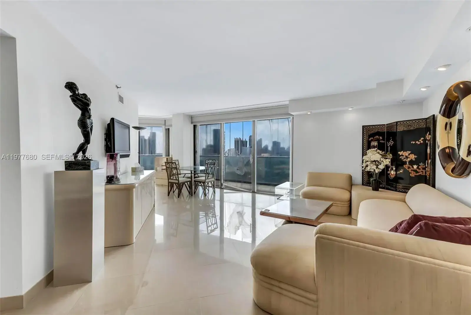2 bedroom 2 bath Residential for sale at 19707 Turnberry Way # 22G, Aventura FL 33180