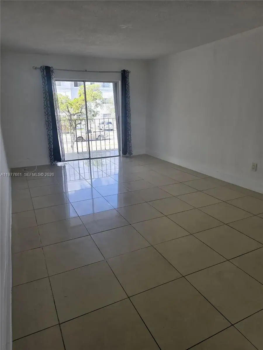 1 bedroom 1 bath Residential Lease for rent at 13725 NE 6th Ave # 203, North Miami FL 33161