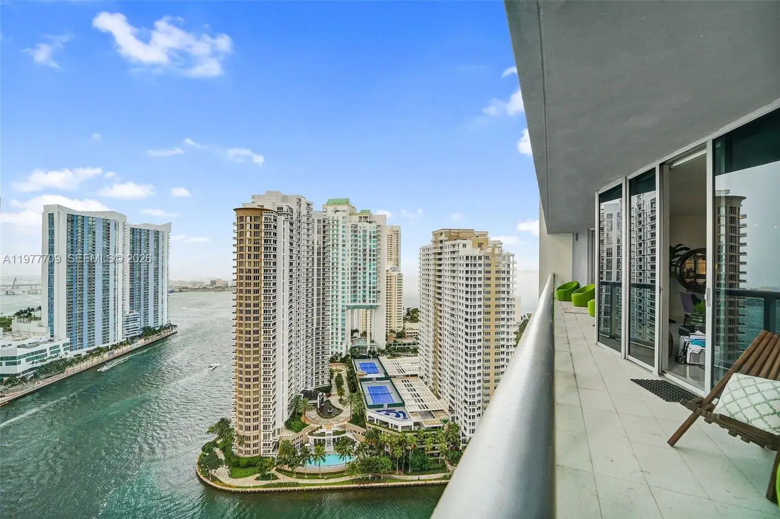 2 bedroom 2 bath Residential Lease for rent at 495 Brickell Ave # 2804, Miami FL 33131
