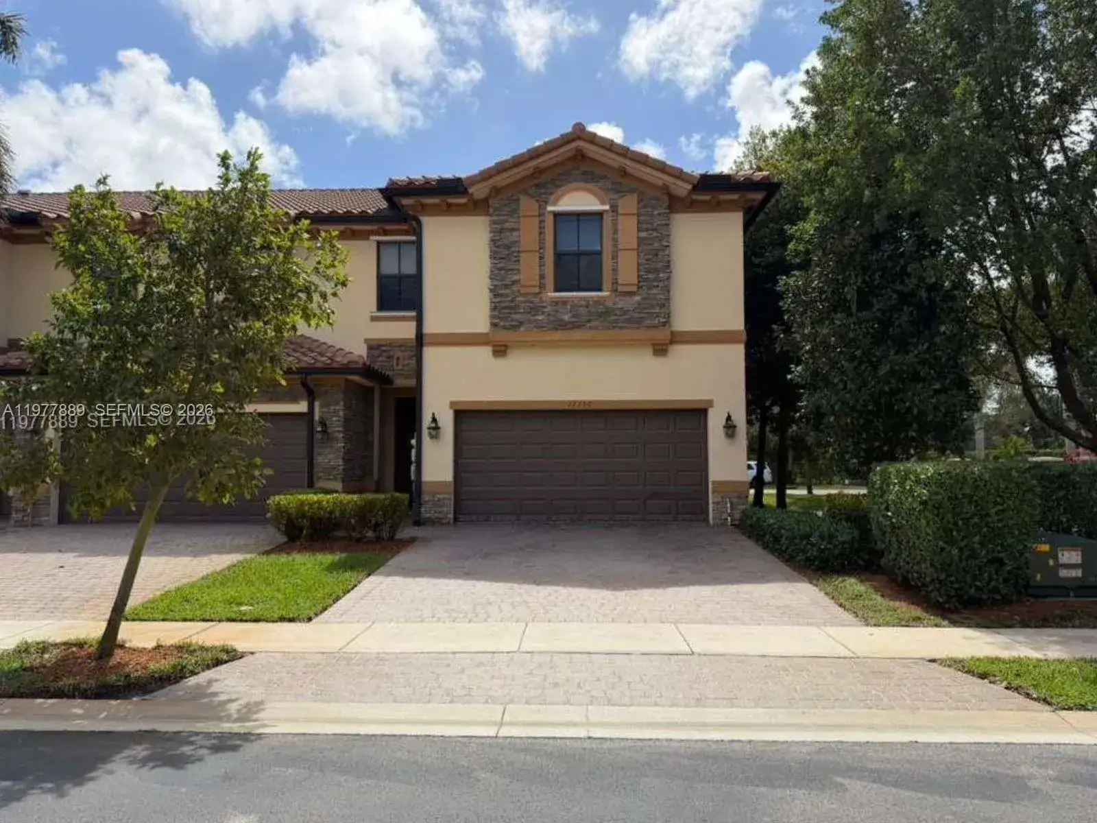 4 bedroom 3 bath Residential for sale at 12350 S Village Cir, Davie FL 33325